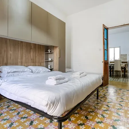 A Lovely, 1br With Lovely Views In By 360 Estates