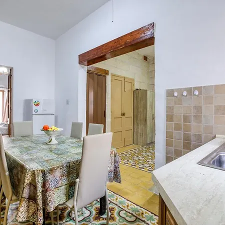 A Lovely, 1br With Lovely Views In By 360 Estates *